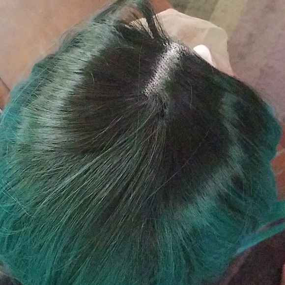 Evahair green/black Bob lace front synthetic wig - Picture 5 of 5